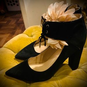 Super high gorgeous shoes. Great for stepping out.